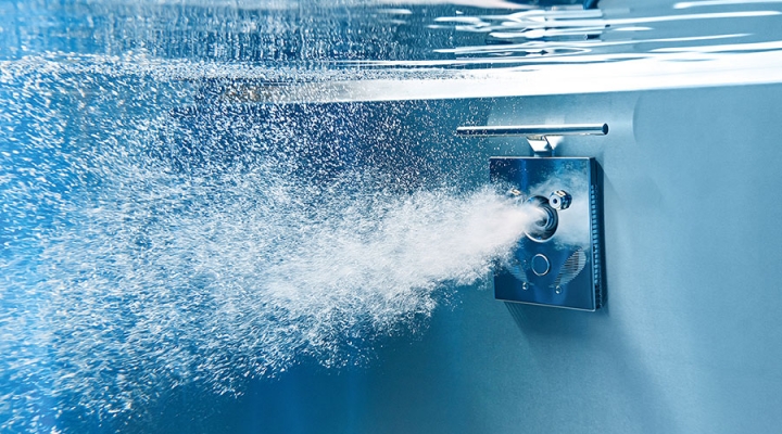 Garden pool with counter-currents