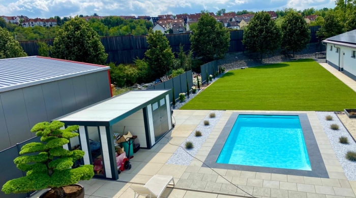 Swimming pool for professionals